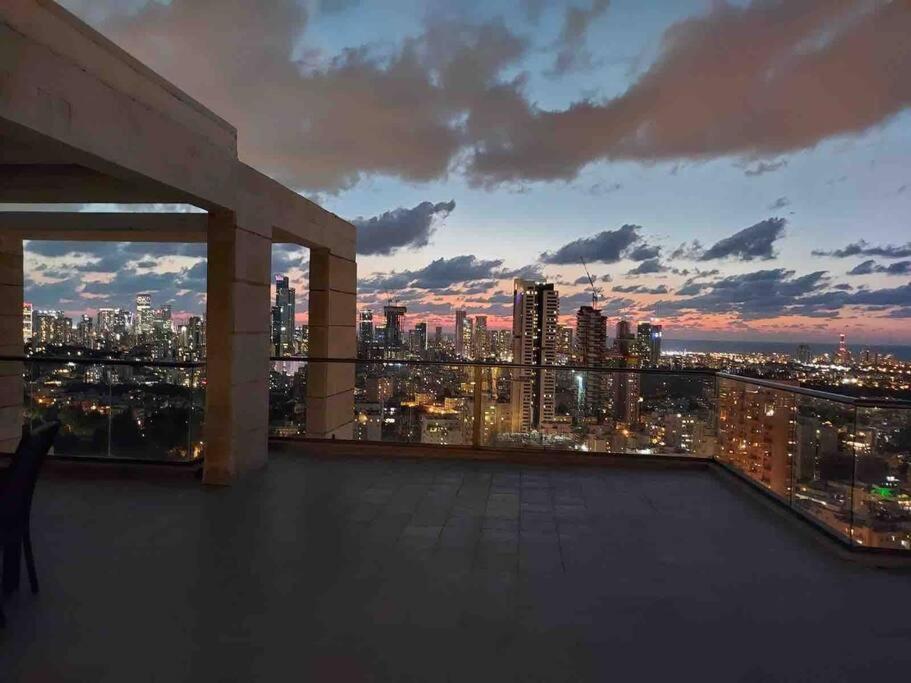 Apartamento Beautiful Penthouse W/Amazing View, Prime Location Ramat Gan Exterior foto