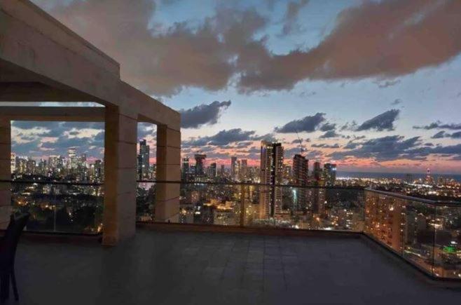 Apartamento Beautiful Penthouse W/Amazing View, Prime Location Ramat Gan Exterior foto