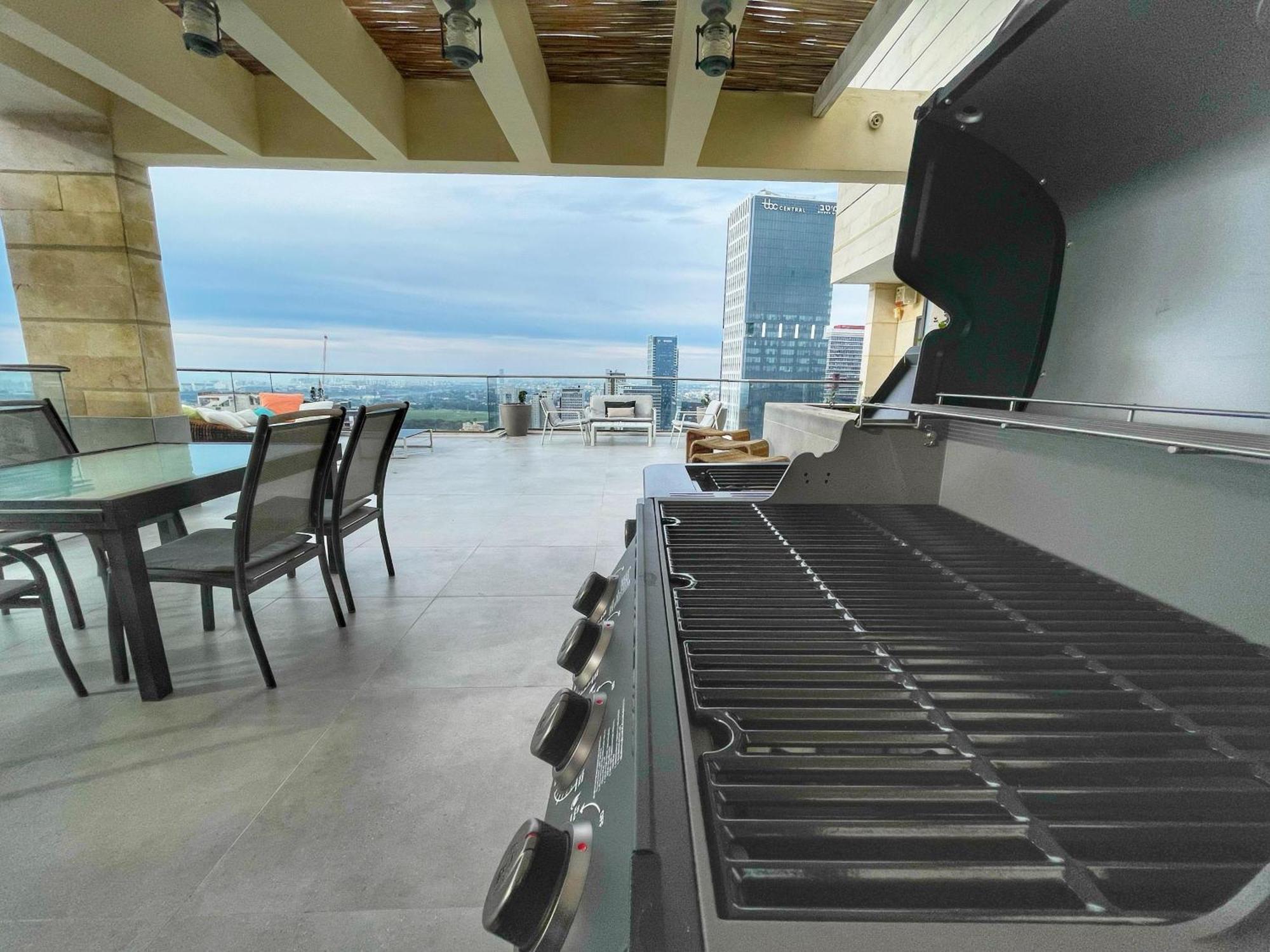 Apartamento Beautiful Penthouse W/Amazing View, Prime Location Ramat Gan Exterior foto